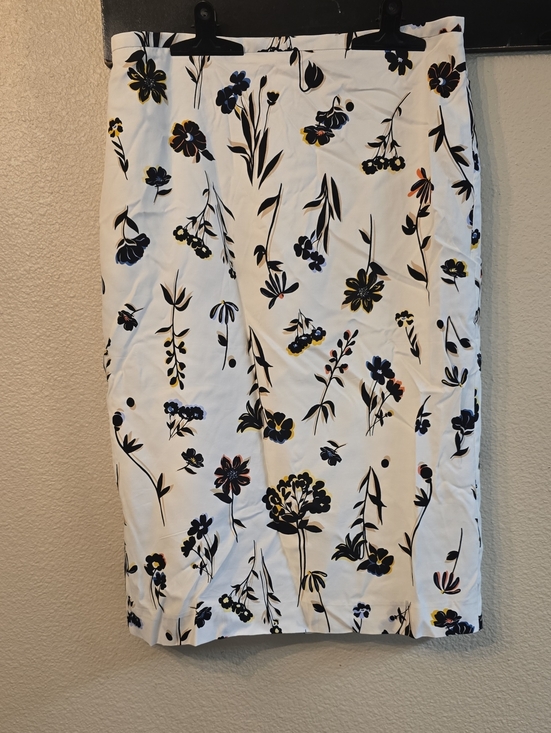 Ann Taylor Dresses & Skirts - Ann Taylor White Floral Pencil Skirt - Women